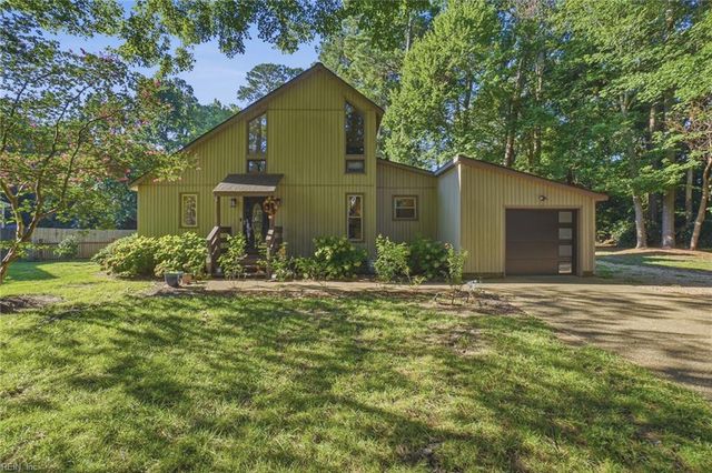7740 Waters Edge LN, Gloucester Point, VA 23062