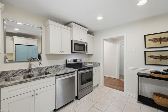 7740 Waters Edge LN, Gloucester Point, VA 23062