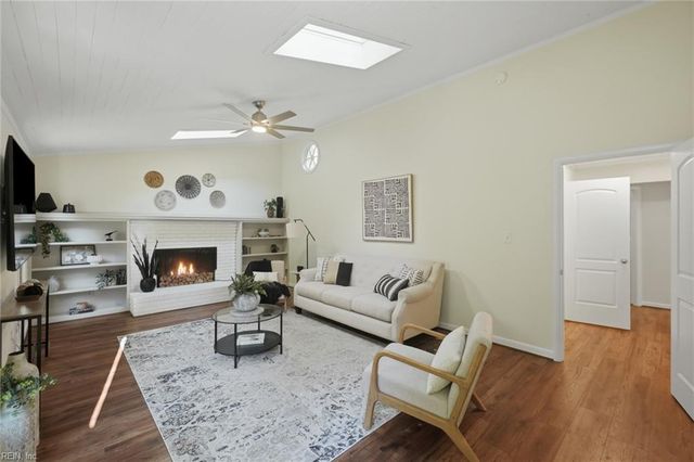 7740 Waters Edge LN, Gloucester Point, VA 23062