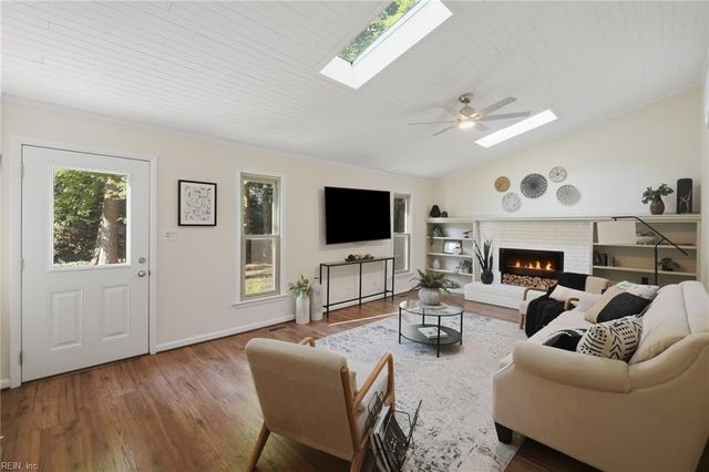 7740 Waters Edge LN, Gloucester Point, VA 23062
