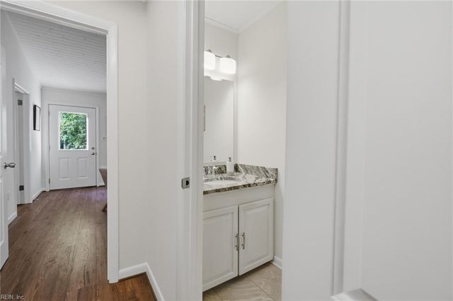 7740 Waters Edge LN, Gloucester Point, VA 23062