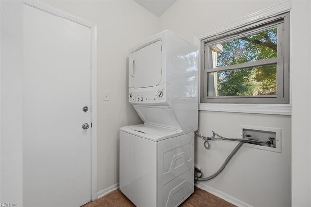 7740 Waters Edge LN, Gloucester Point, VA 23062