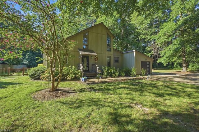 7740 Waters Edge LN, Gloucester Point, VA 23062