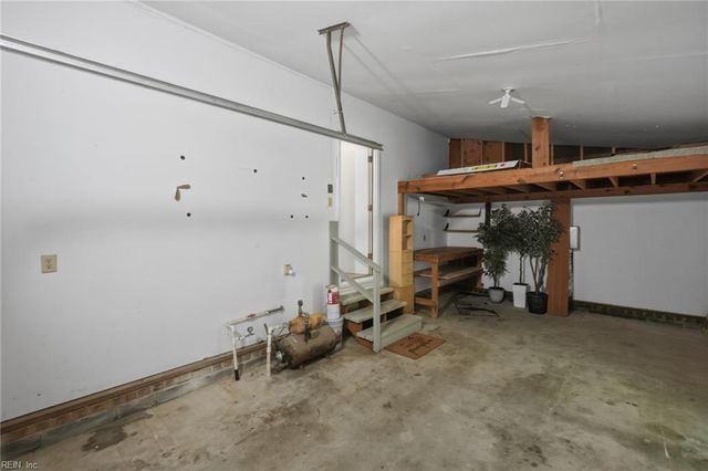 7740 Waters Edge LN, Gloucester Point, VA 23062