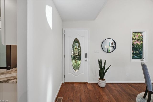 7740 Waters Edge LN, Gloucester Point, VA 23062