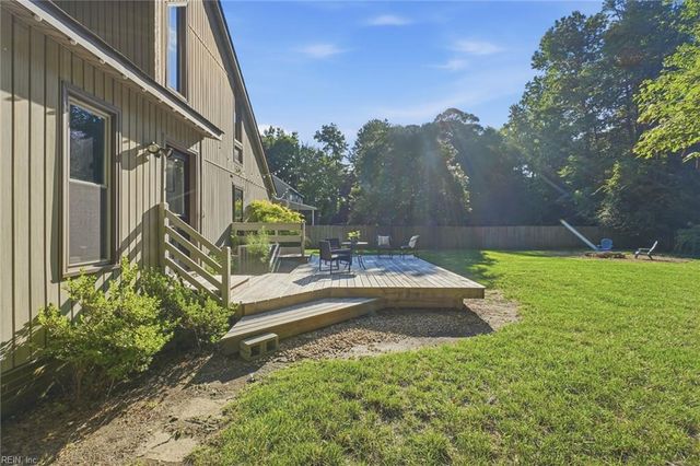 7740 Waters Edge LN, Gloucester Point, VA 23062