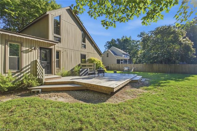 7740 Waters Edge LN, Gloucester Point, VA 23062