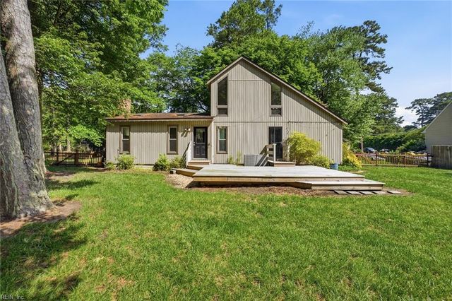 7740 Waters Edge LN, Gloucester Point, VA 23062
