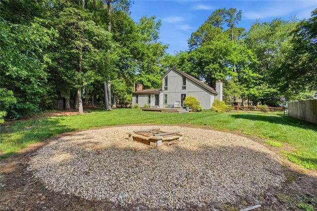 7740 Waters Edge LN, Gloucester Point, VA 23062