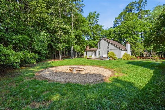 7740 Waters Edge LN, Gloucester Point, VA 23062