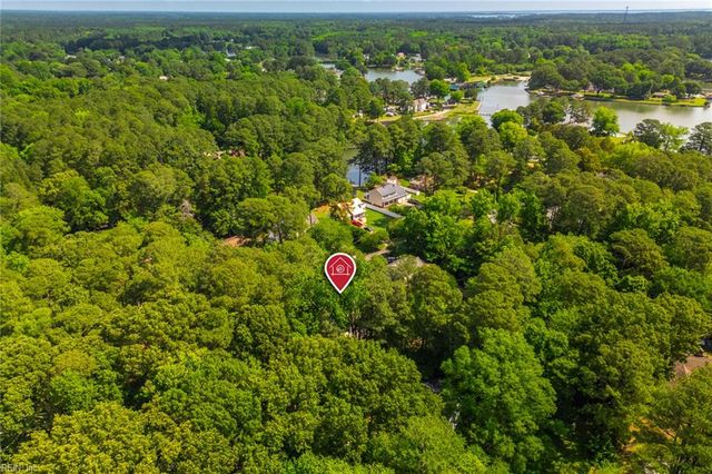7740 Waters Edge LN, Gloucester Point, VA 23062