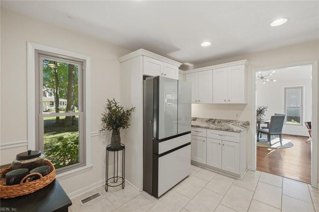 7740 Waters Edge LN, Gloucester Point, VA 23062