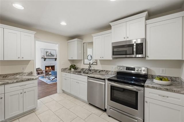 7740 Waters Edge LN, Gloucester Point, VA 23062