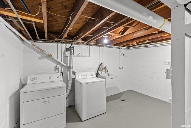 2019 11TH Street Place, East Moline, IL 61244