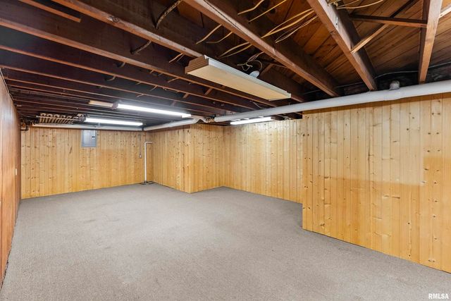 2019 11TH Street Place, East Moline, IL 61244