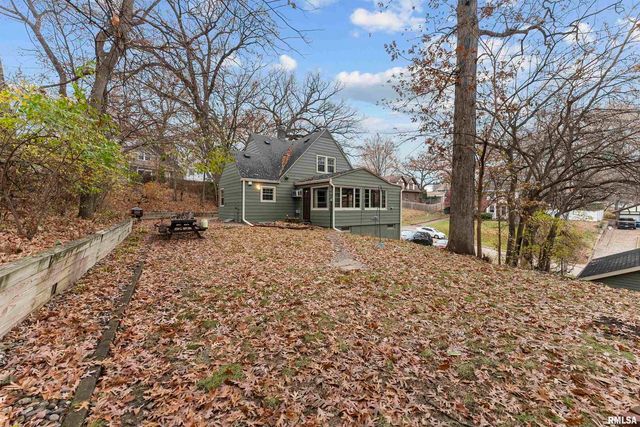 2019 11TH Street Place, East Moline, IL 61244