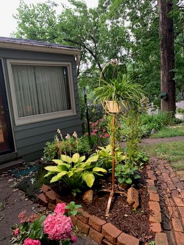 2019 11TH Street Place, East Moline, IL 61244