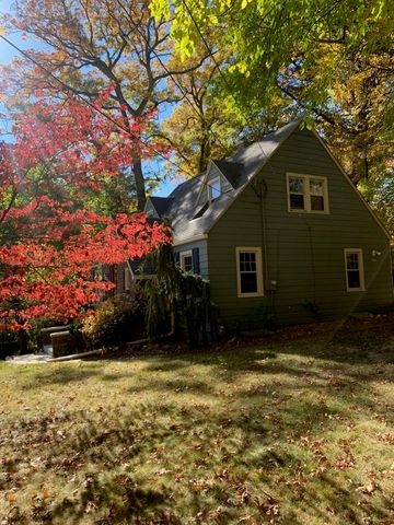 2019 11TH Street Place, East Moline, IL 61244