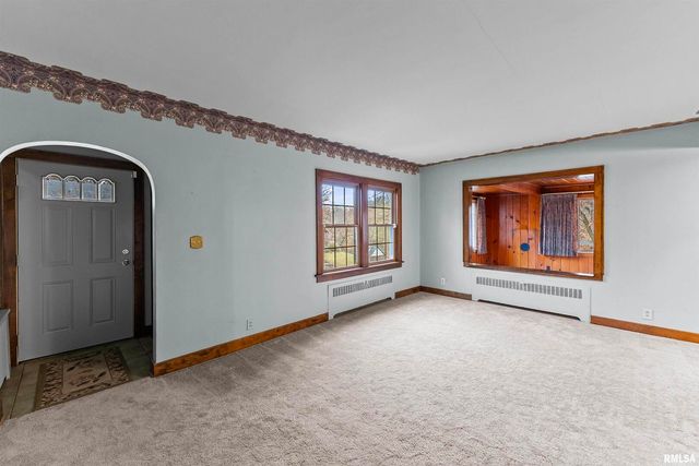 2019 11TH Street Place, East Moline, IL 61244