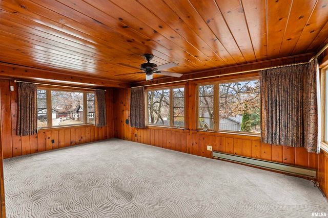 2019 11TH Street Place, East Moline, IL 61244