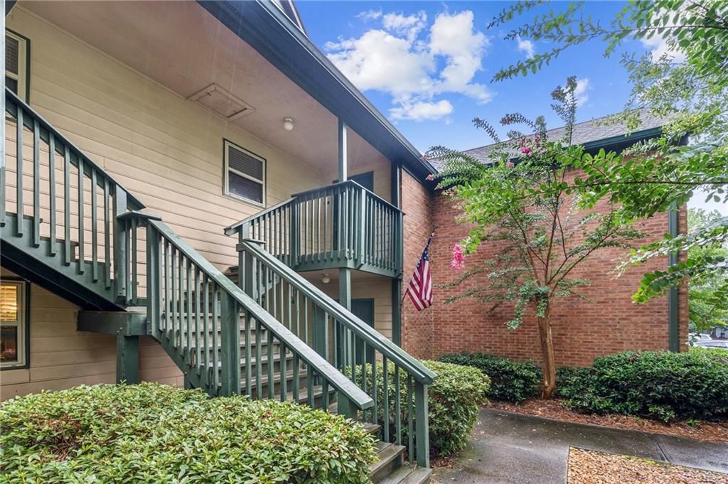 Image 1 of property listing at 721 Beaufort Circle, Duluth, GA 30096