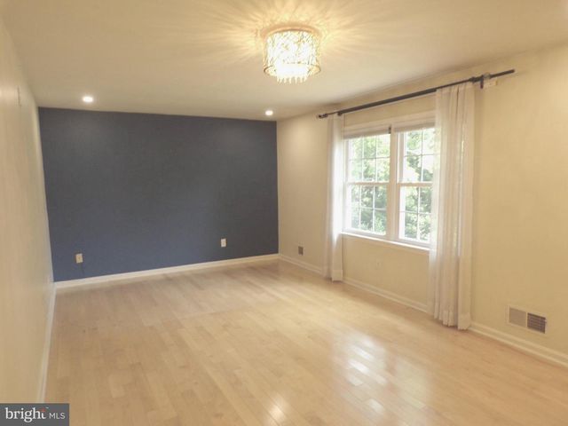 5915 PARKRIDGE LN, Alexandria, VA 22310