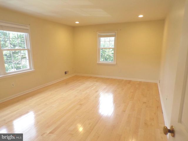 5915 PARKRIDGE LN, Alexandria, VA 22310