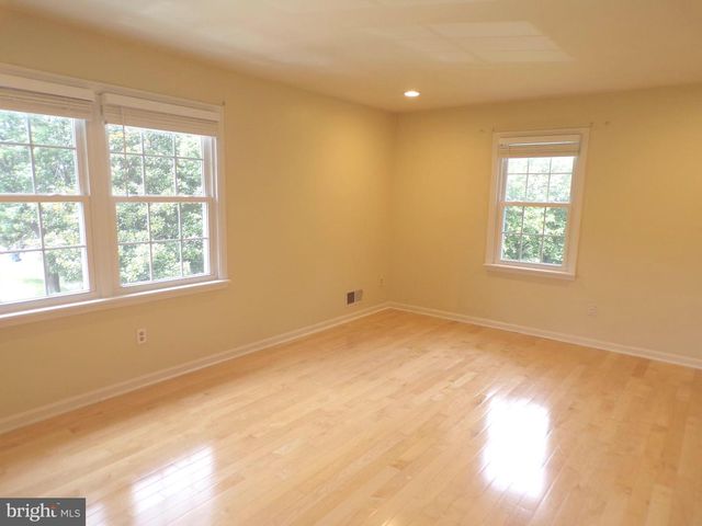 5915 PARKRIDGE LN, Alexandria, VA 22310