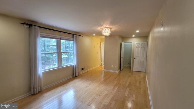 5915 PARKRIDGE LN, Alexandria, VA 22310