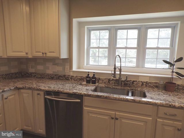 5915 PARKRIDGE LN, Alexandria, VA 22310