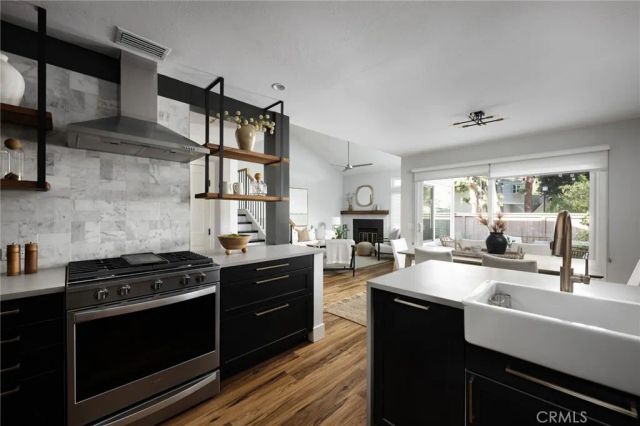 390 Deerfield, Irvine, CA 92606