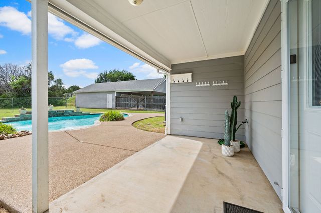 4000 Goliad Drive, Granbury, TX 76048