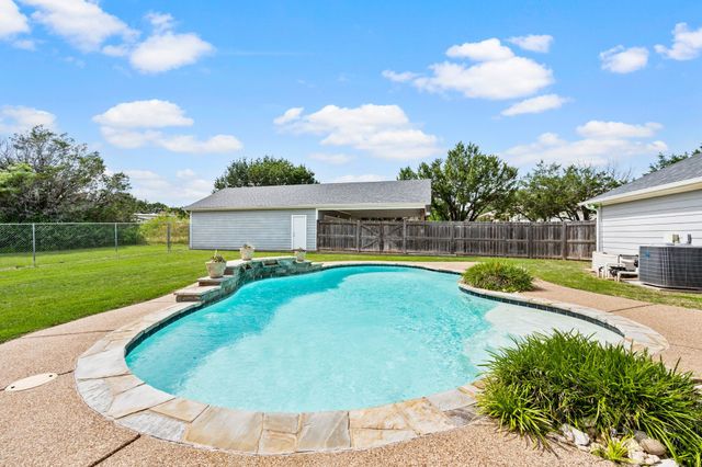 4000 Goliad Drive, Granbury, TX 76048