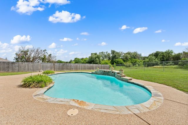 4000 Goliad Drive, Granbury, TX 76048
