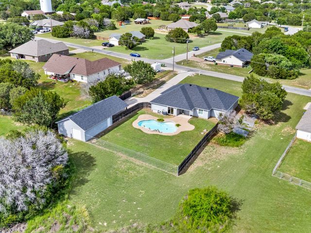 4000 Goliad Drive, Granbury, TX 76048