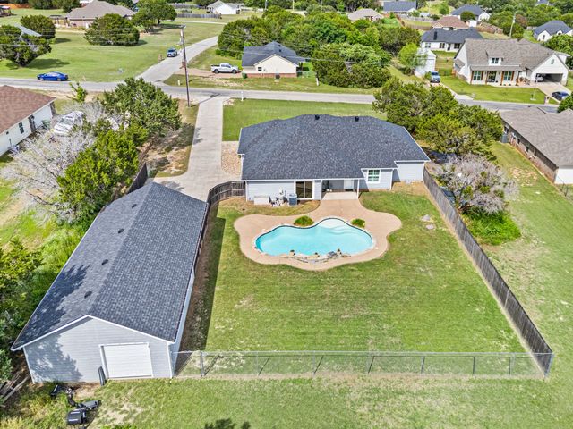 4000 Goliad Drive, Granbury, TX 76048