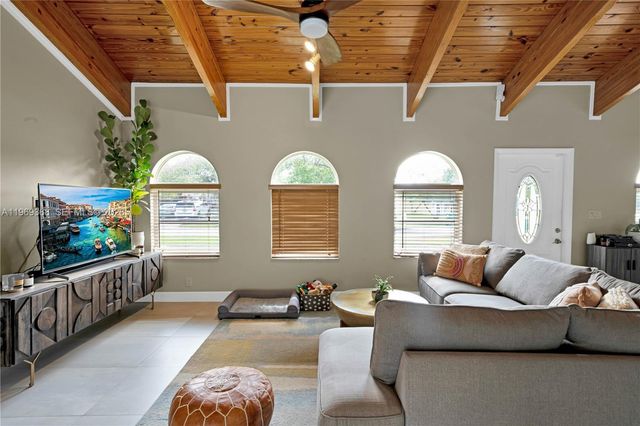 18900 Belview Dr, Cutler Bay, FL 33157