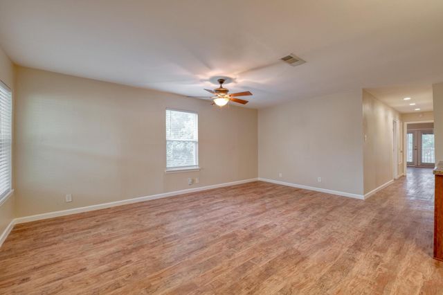 2700 Catalina DR B, Austin, TX 78741