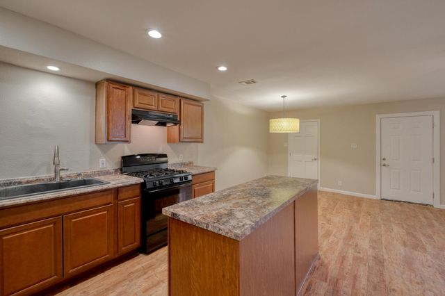 2700 Catalina DR B, Austin, TX 78741