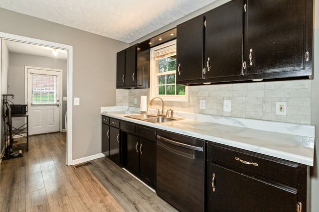 103 Hillview Dr, Woodbury, TN 37190