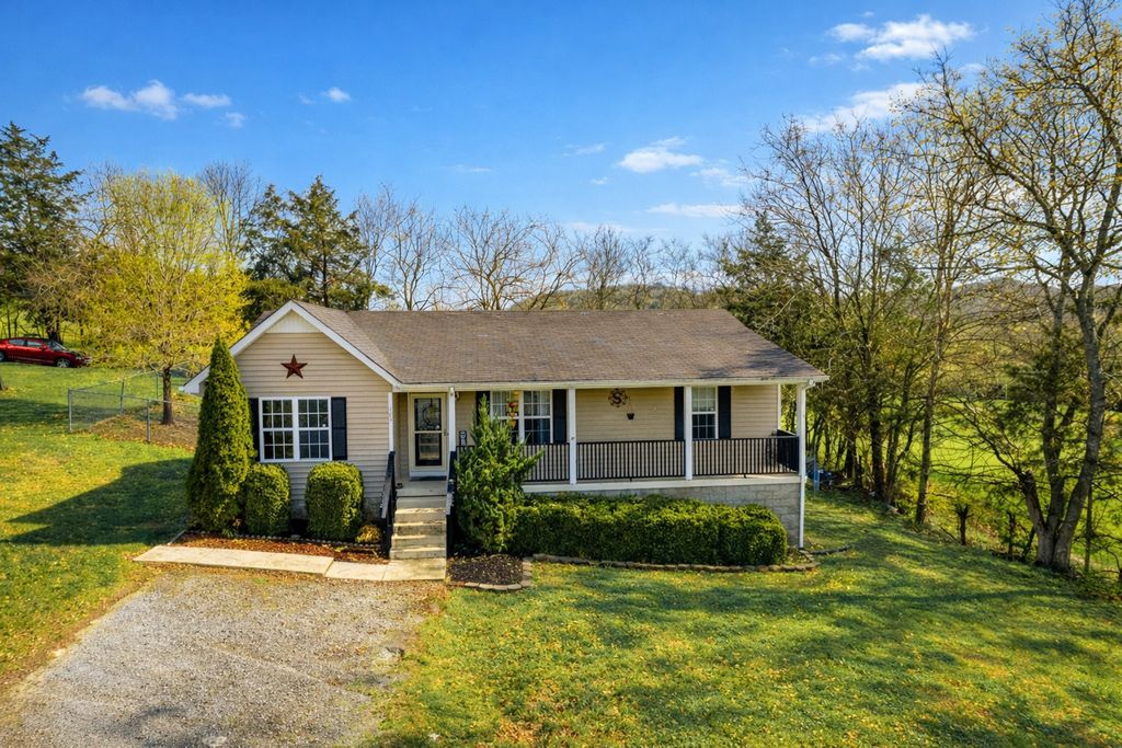 103 Hillview Dr, Woodbury, TN 37190