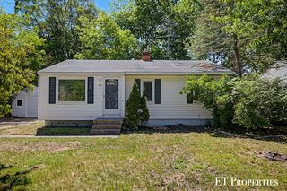 3739 Grape Avenue NE, Grand Rapids, MI 49525