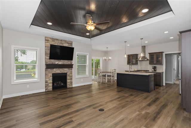 10922 Westport Drive, West Des Moines, IA 50266