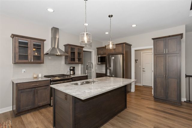 10922 Westport Drive, West Des Moines, IA 50266