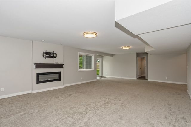 10922 Westport Drive, West Des Moines, IA 50266