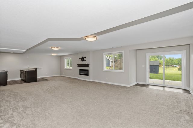 10922 Westport Drive, West Des Moines, IA 50266