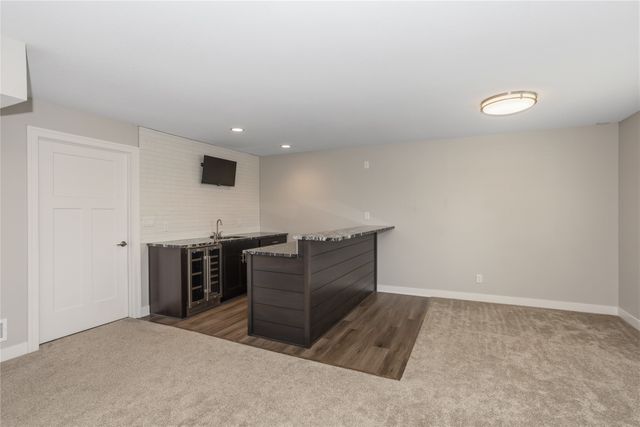 10922 Westport Drive, West Des Moines, IA 50266