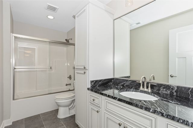 10922 Westport Drive, West Des Moines, IA 50266
