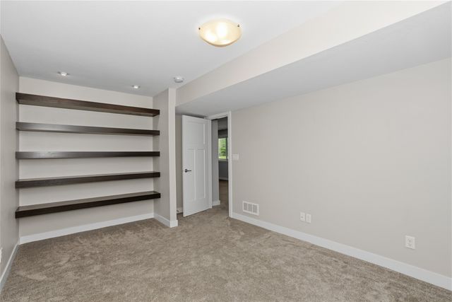 10922 Westport Drive, West Des Moines, IA 50266
