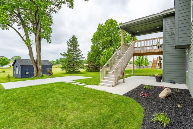 10922 Westport Drive, West Des Moines, IA 50266